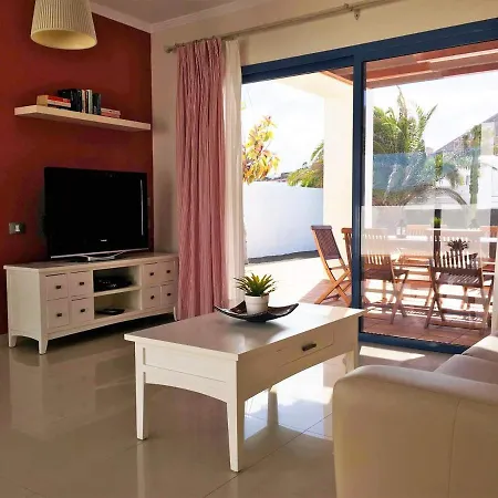Villa In Playa Blanca Sleeps 4 With Air Con And Wifi *