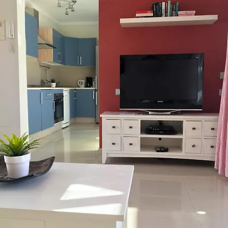 In Playa Blanca Sleeps 4 With Air Con And Wifi *