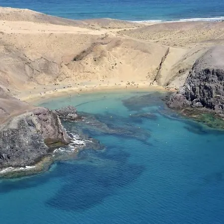Villa In Playa Blanca Sleeps 4 With Air Con And Wifi
